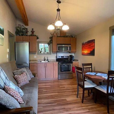 Cozy Corner Cottage Port Renfrew Exteriér fotografie