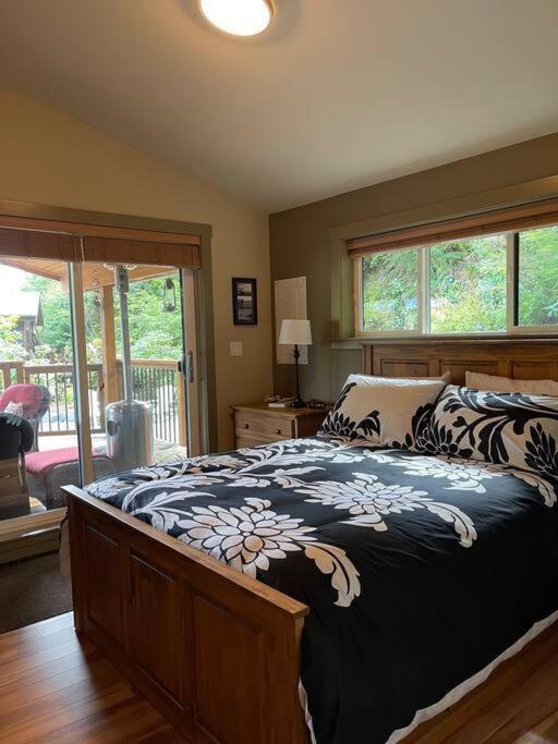 Cozy Corner Cottage Port Renfrew Exteriér fotografie
