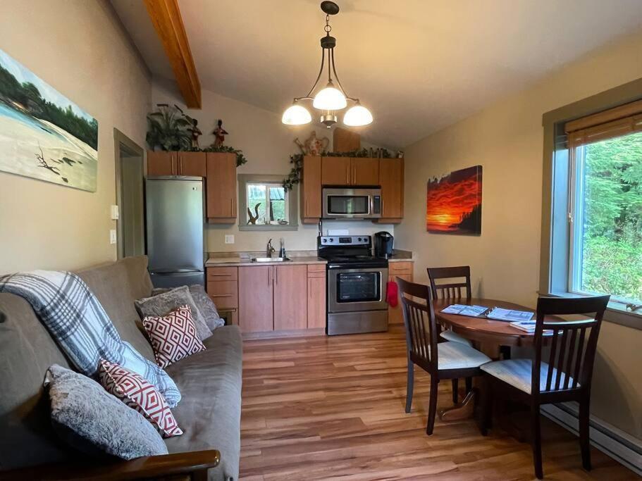 Cozy Corner Cottage Port Renfrew Exteriér fotografie